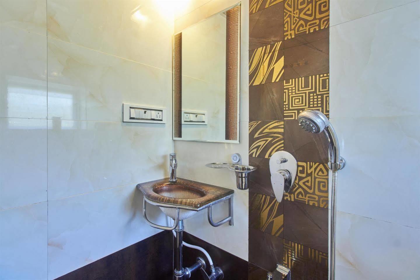 Oyo 28893 Hotel Gulf Mumbai Ngoại thất bức ảnh